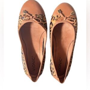 Vionic Minna Ballet Flats Slip On Shoes Calf Hair Leather Leopard Tan Sz 7